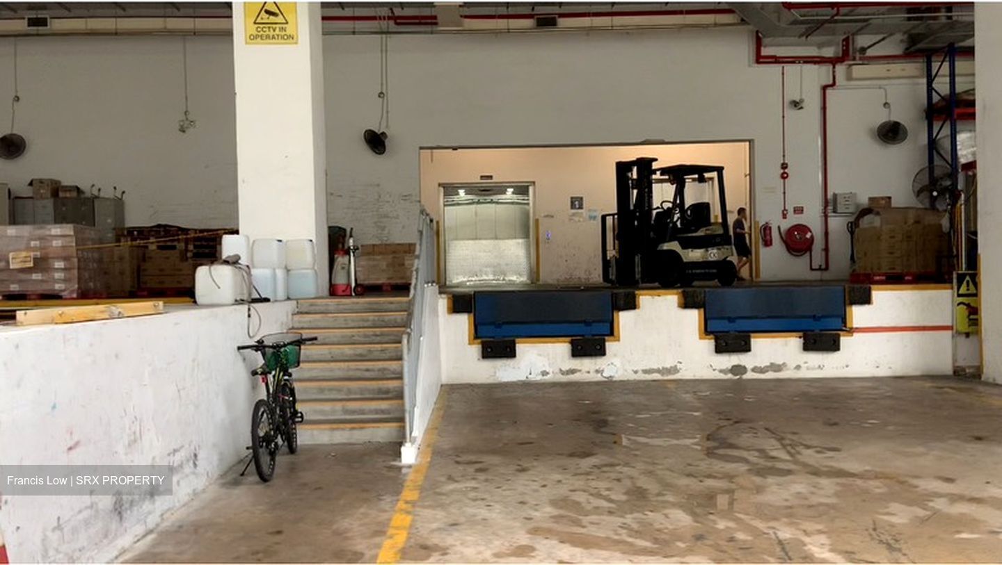 Form Industrial Building (D18), Factory #599611091